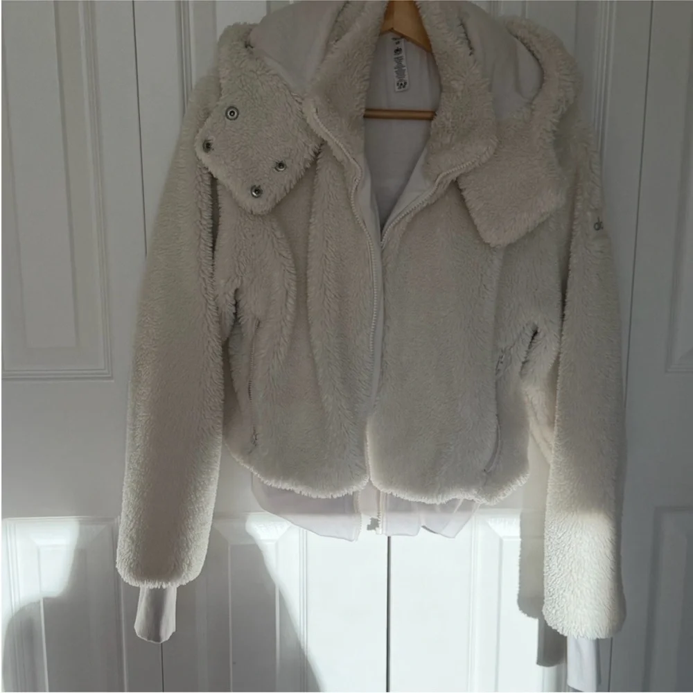 ALO Yoga Cream Teddy Jacket - Picture 6 of 6
